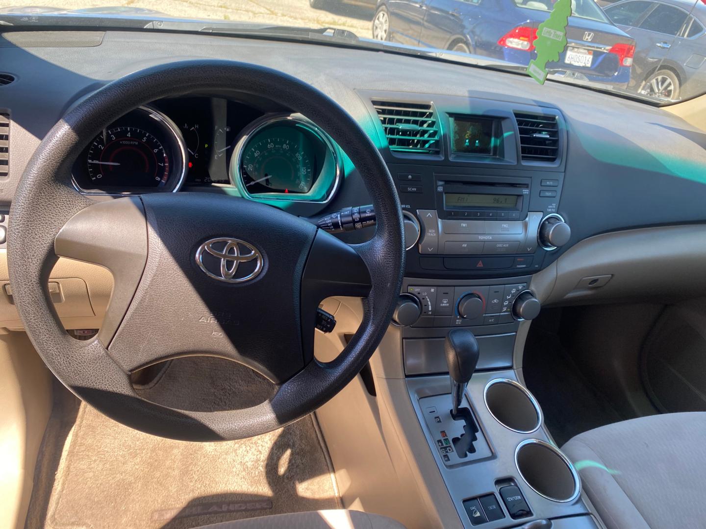 2008 Toyota Highlander Base 4WD (JTEES41A682) with an 3.5L V6 DOHC 24V engine, 5-Speed Automatic Overdrive transmission, located at 44356 Date Ave., Lancaster, CA, 93534, (661) 945-6555, 34.688919, -118.139374 - Photo#2